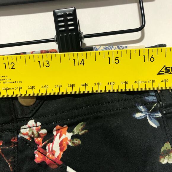 Anthropologie  Pilcro Mid-Rise Demilune Floral Utility Pants Size 32"x26.5" - Picture 8 of 11